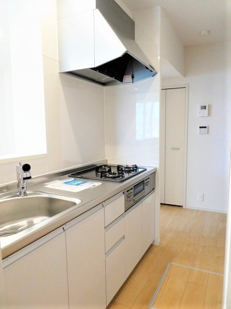 キッチン　※写真は別部屋のものです。（参考）