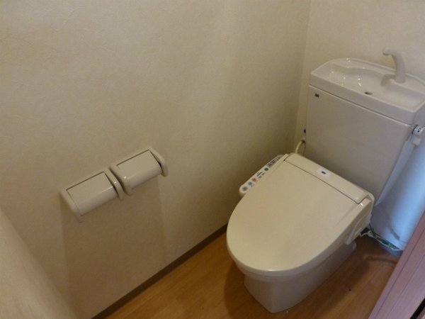 トイレ　温水洗浄便座