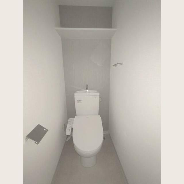 トイレ　参考写真です・階数により内装色が異なります