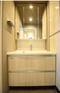 洗面設備　使いやすい独立洗面台です