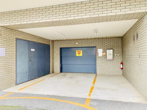 駐車場　駐車場があるので、車を買う予定の方も安心です