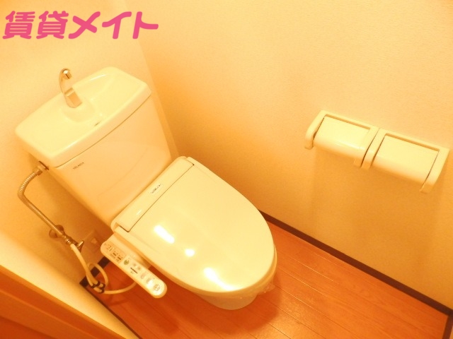 トイレ　別部屋写真となります。