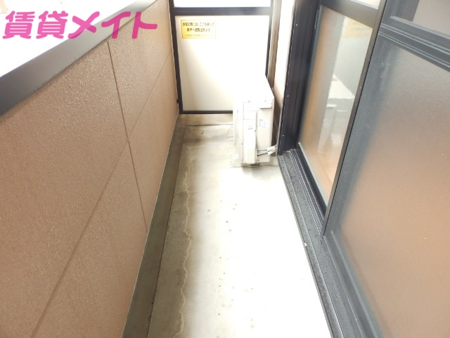 バルコニー　別部屋写真となります。