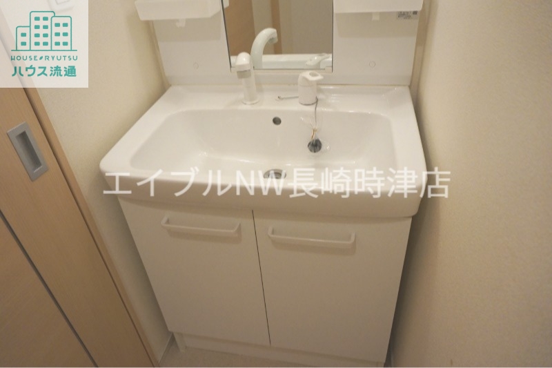 洗面設備　※別号室の写真になります。