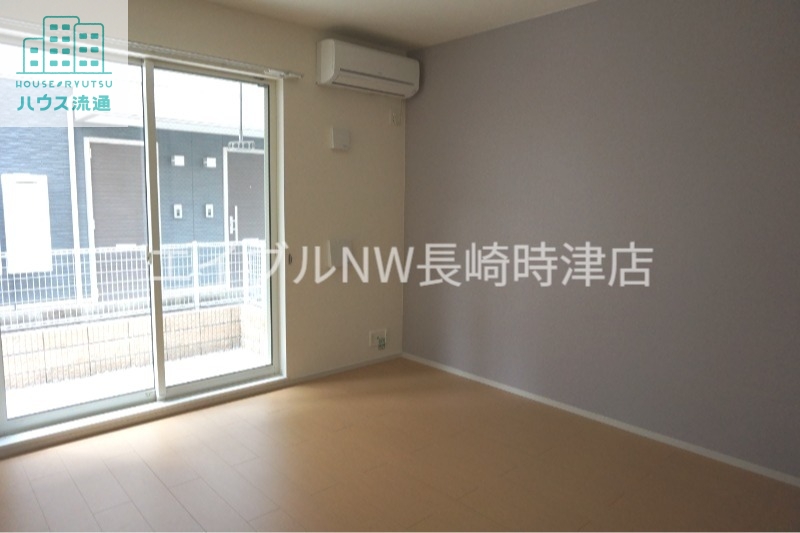 居室・リビング　※別号室の写真になります。