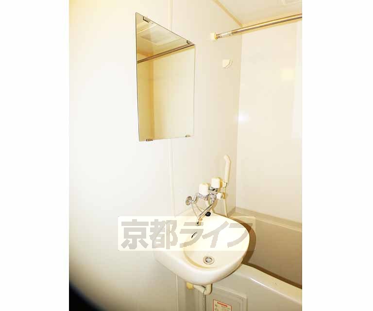 トイレ　手洗い場付きです