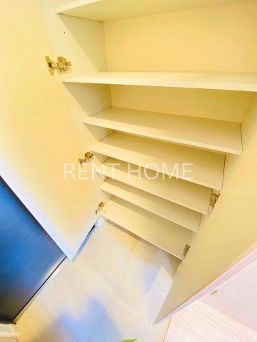 玄関　シューズボックスあります