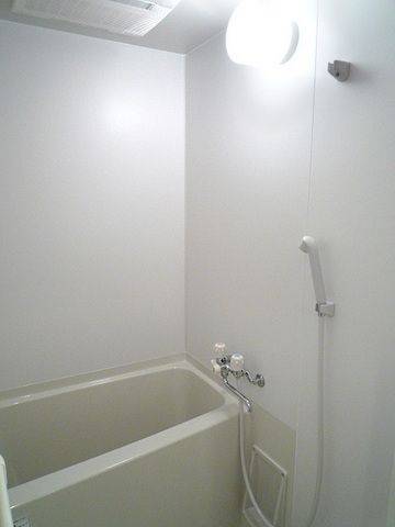 バス・シャワールーム　清潔なバスルームです