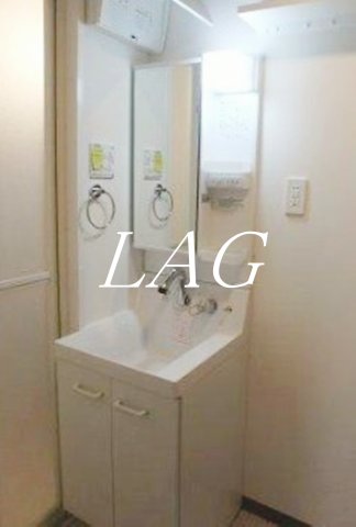 洗面設備　独立洗面台になります。