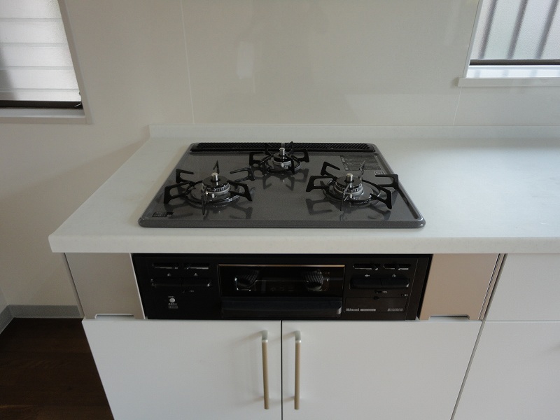 その他設備　３口ガスコンログリル付