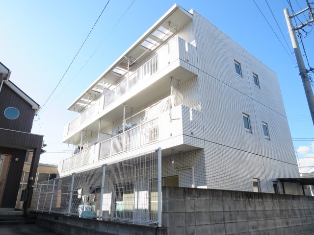 建物外観　南向きで日当たり良好な建物です