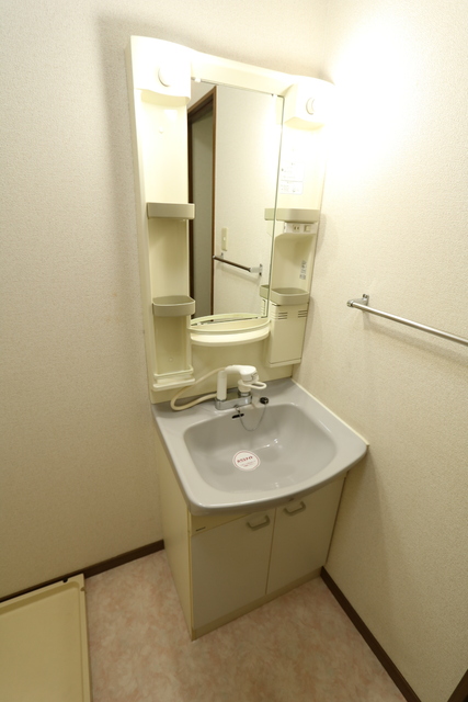 洗面設備　☆忙しい朝に便利なシャワー付独立洗面台☆
