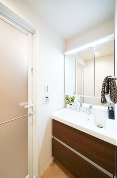 洗面設備　※同仕様写真含む