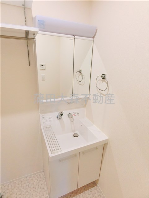 洗面設備　2面鏡の独立洗面台