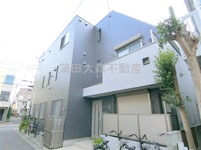 建物外観　2017年1月築　鉄骨造地上3階建て総戸数6戸光インターネッ