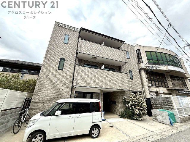 建物外観　オートロックで外部の人間が簡単に出入りできないため安心です。