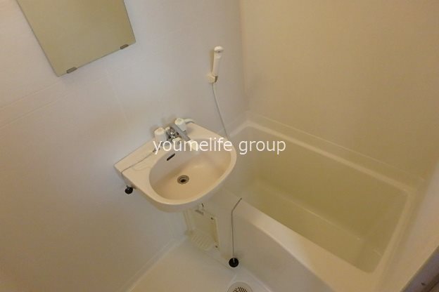 バス・シャワールーム　103号室参照