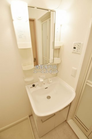 洗面設備　シャワー付洗面台