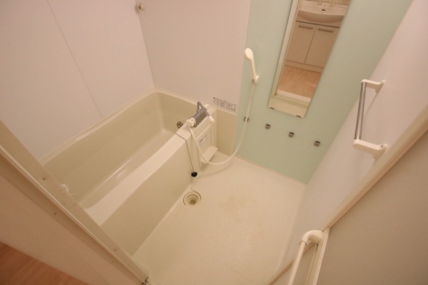 バス・シャワールーム　追い炊き・オートバス機能完備でゆっくりご入浴頂けます♪