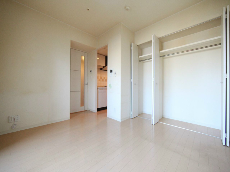 居室・リビング　洋室6.9帖　クローゼット付（収納充実してます）