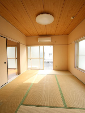 居室・リビング　6帖和室　南向きで明るいお部屋