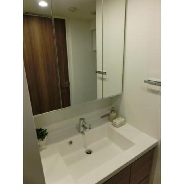 洗面設備　※写真は同タイプ住戸です。