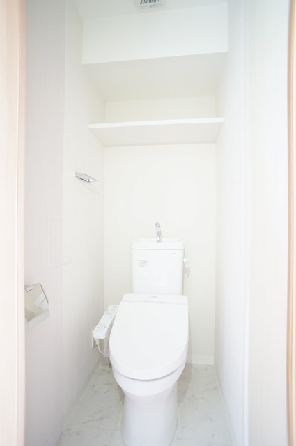 トイレ　参考写真（同建物別部屋のものです）