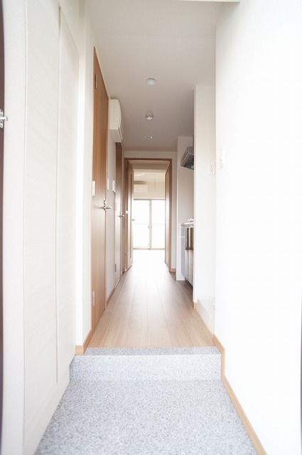 玄関　参考写真（同建物別部屋のものです）