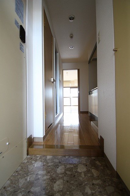 玄関　同物件、別号室のものです。