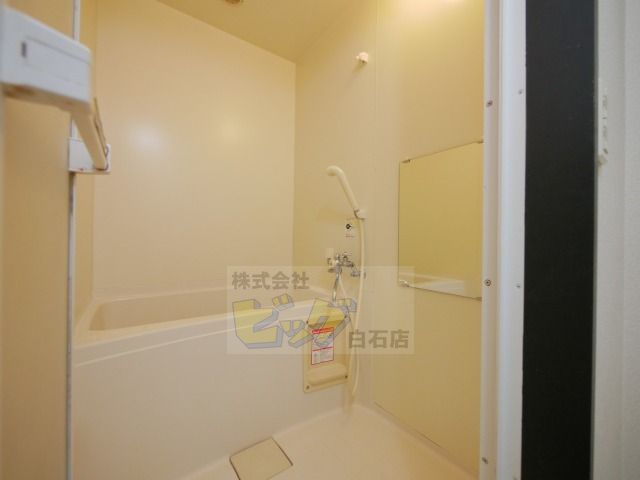 バス・シャワールーム　広々タイプのお風呂です♪