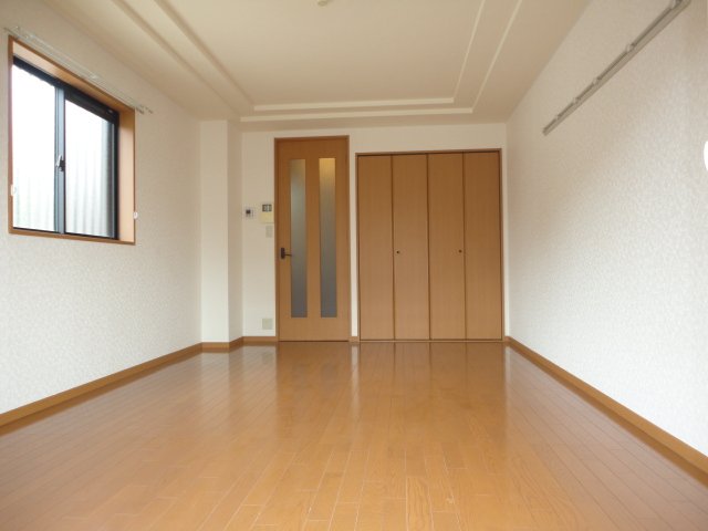 収納　クローゼット付き洋室