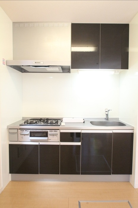 キッチン　シックな色合いのお洒落なシステムキッチン♪