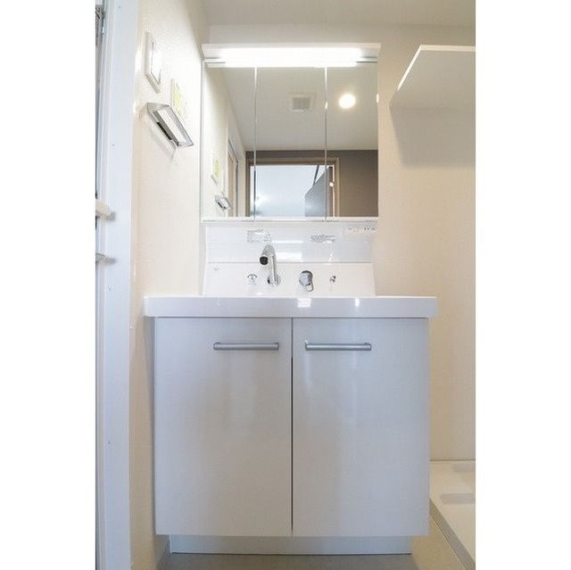 洗面設備　朝の身支度に便利な独立洗面台☆