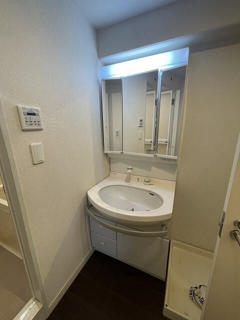 洗面設備　使いやすい独立洗面台です