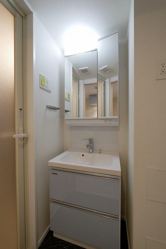 洗面設備　☆朝の身支度に便利な独立洗面台☆