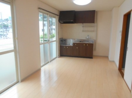 居室・リビング　写真は202号室です（参考）