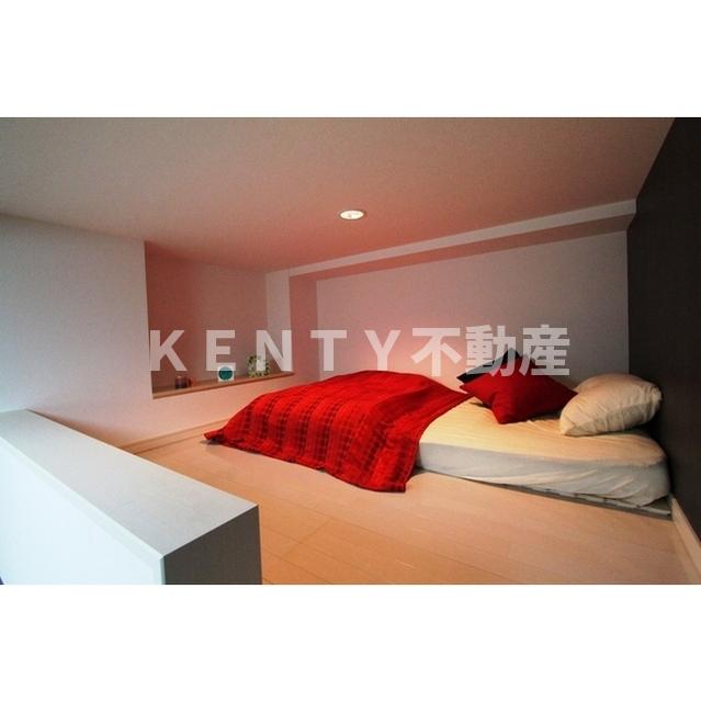 その他部屋・スペース　落ち着いた色調の寝室です