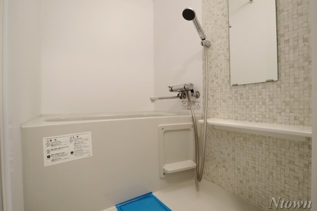 バス・シャワールーム　落ち着いた空間のお風呂です