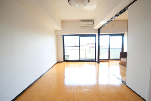 居室・リビング　※他のお部屋の参考写真です