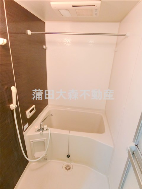 バス・シャワールーム　追焚と浴室乾燥機付きのお風呂　バスルーム