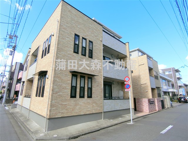 建物外観　2013年3月築　木造地上3階建て1LDK 2LDK総戸数8