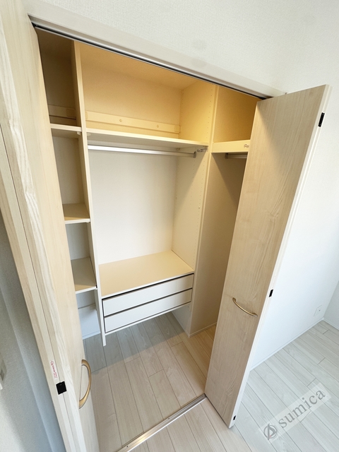 収納　ウォークインクローゼットにたっぷり収納♪