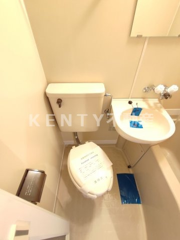 トイレ　落ち着いた色調のトイレです