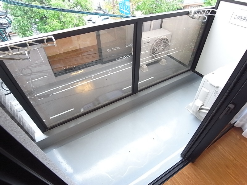 バルコニー　洗濯物はこちらへどうぞ。