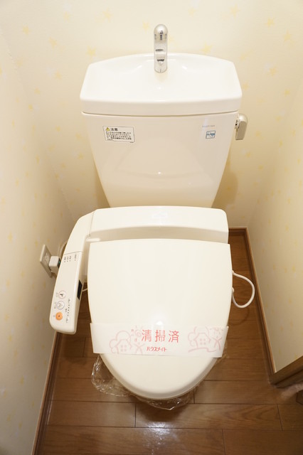 トイレ　快適な洗浄便座付き