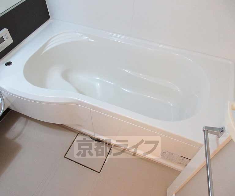 バス・シャワールーム　ゆったり広いお風呂です。