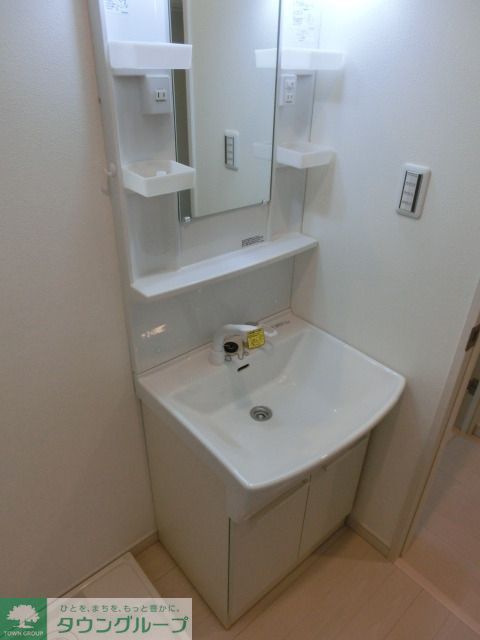 洗面設備　シャンプードレッサー付独立洗面台