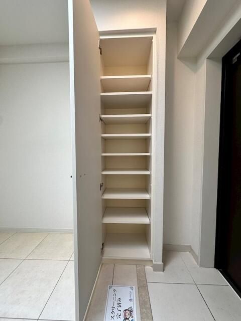 玄関　下駄箱付なので、玄関はいつでもスッキリ片付きますね☆