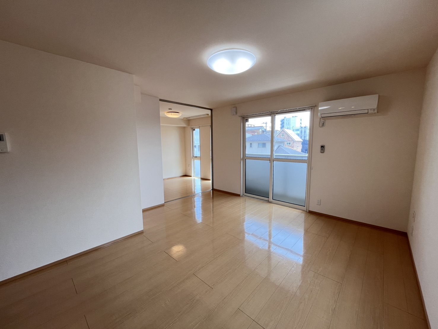 居室・リビング　反転タイプ