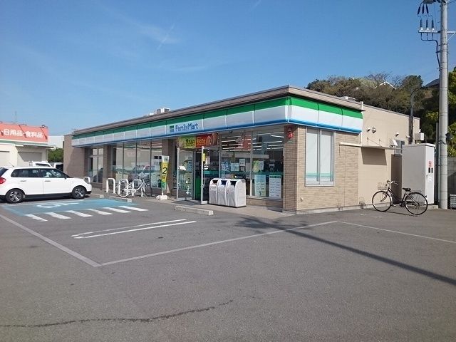 コンビニ　ファミリーマート和歌山関戸店様（コンビニ）まで700m
